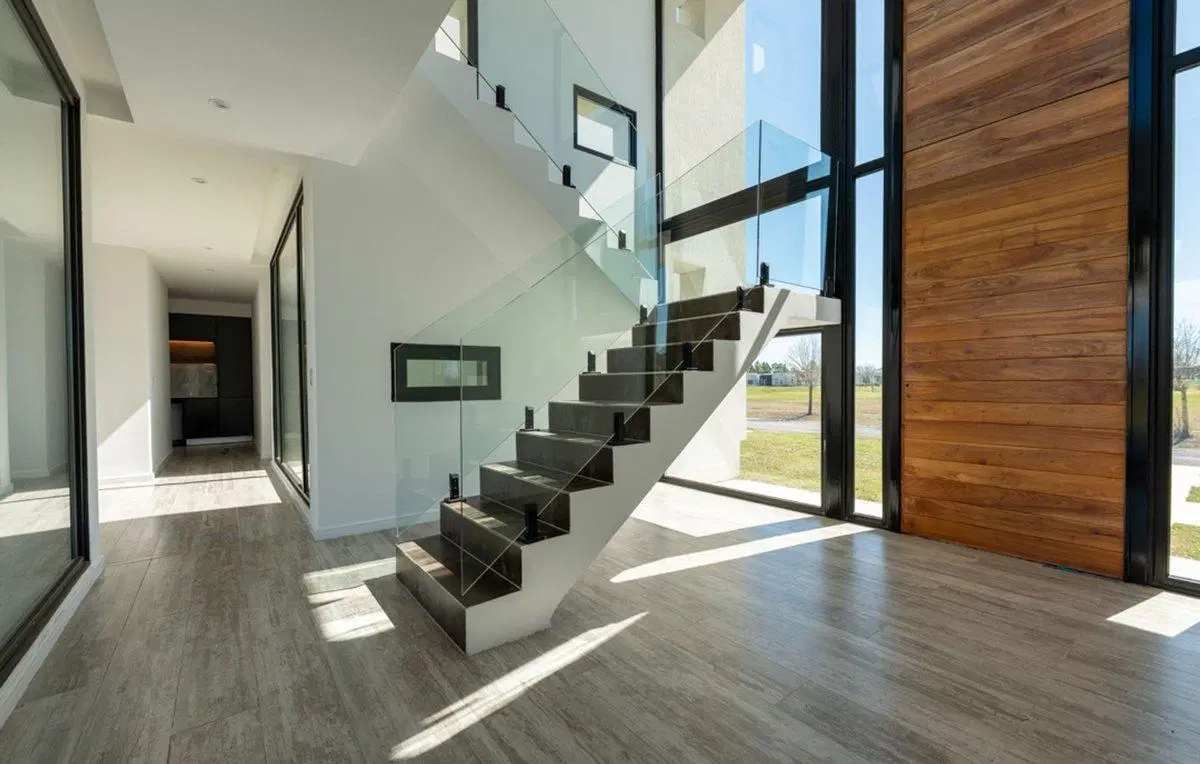 VENTA CASA 5 AMB BARRIO EVERLYNKS LUJAN PERMUTA 3