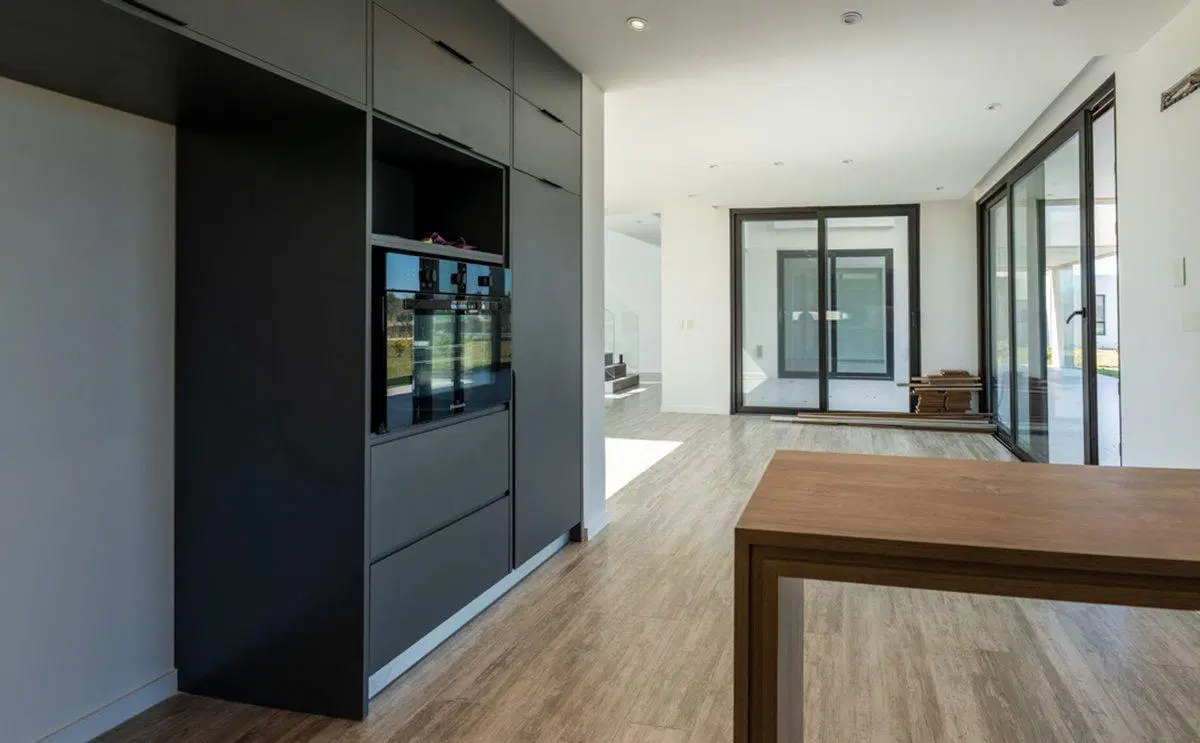 VENTA CASA 5 AMB BARRIO EVERLYNKS LUJAN PERMUTA 5