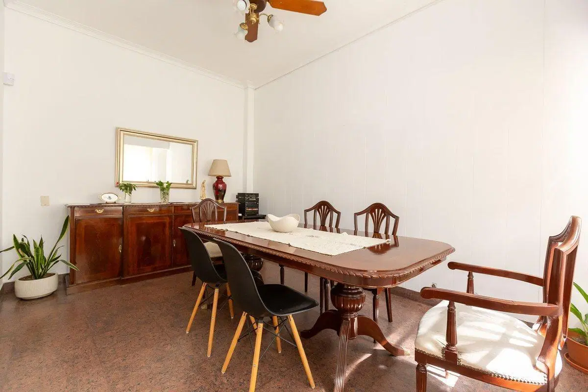 VENTA CASA EN CASEROS C/ COCHERA Y PATIO - PERMUTA 2