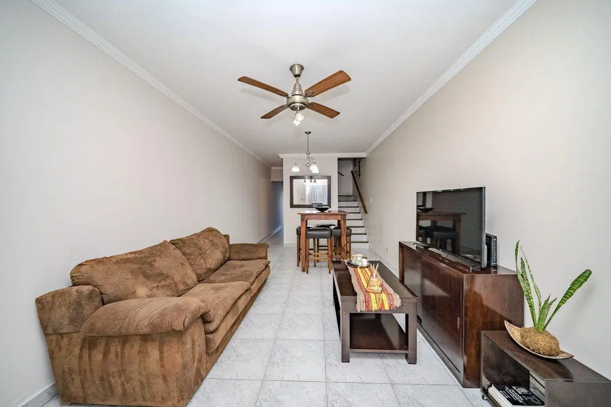 TRIPLEX 4 AMBIENTES CON COCHERA Y PILETA - CASEROS 5