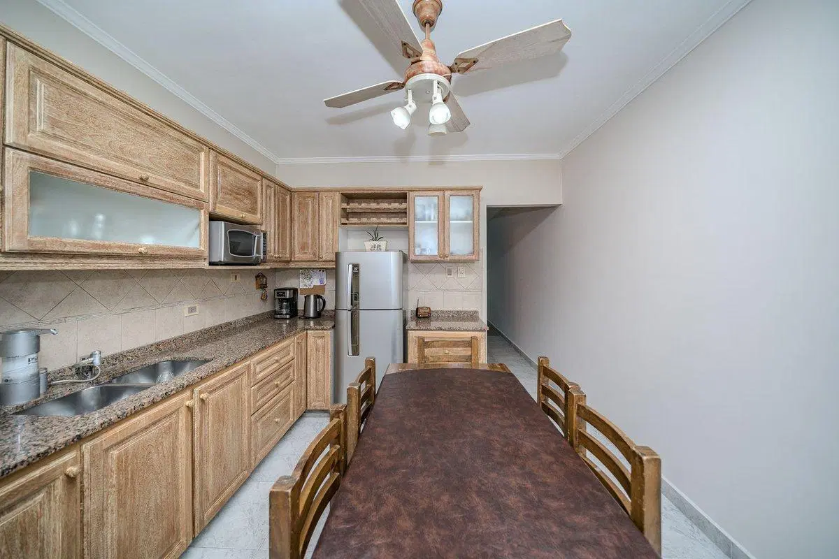 TRIPLEX 4 AMBIENTES CON COCHERA Y PILETA - CASEROS 4