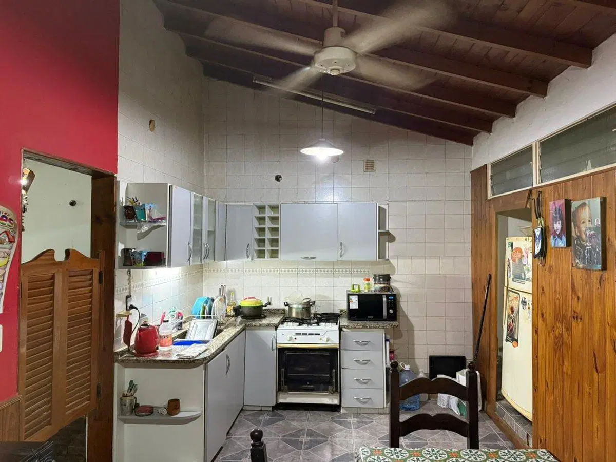 CASA 4 AMB. CON COCHERA Y DEPOSITO EN BALLESTER 5