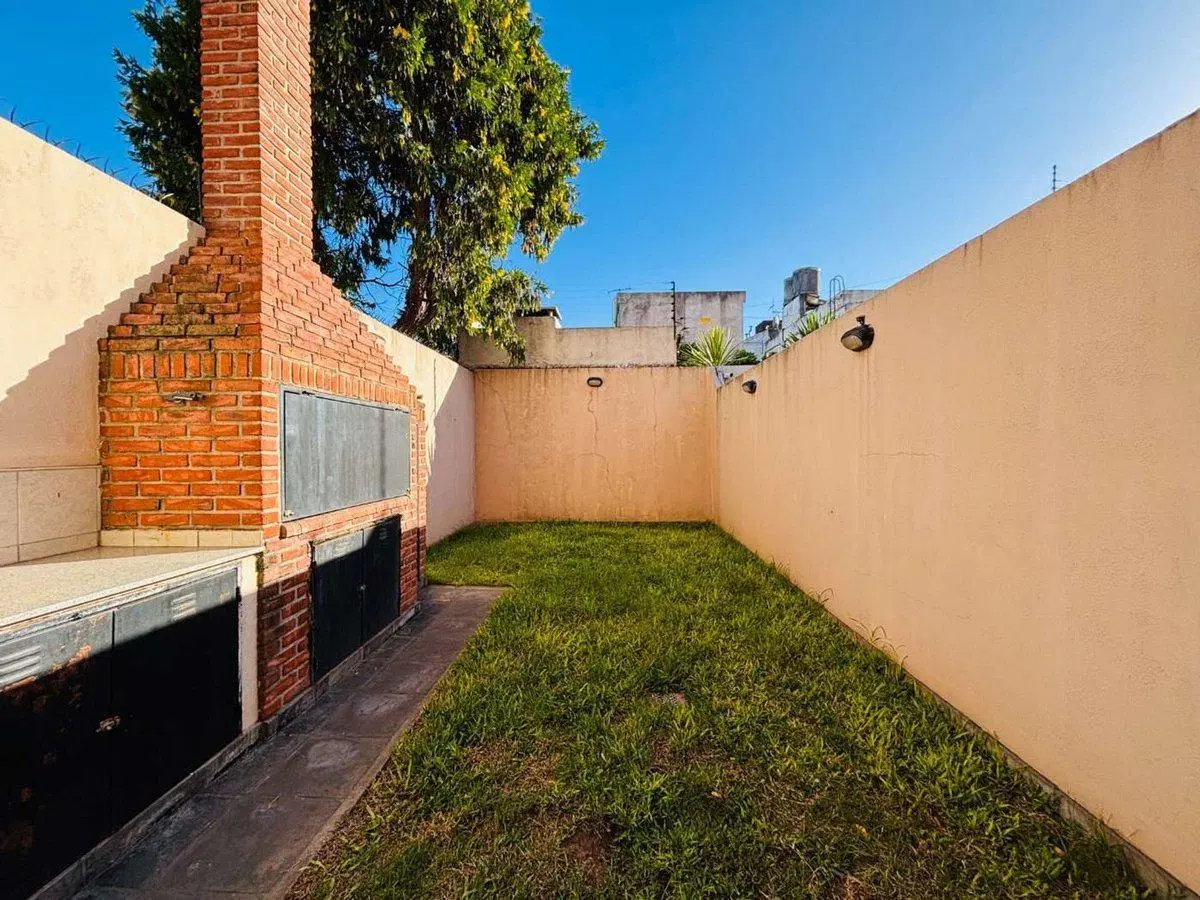 VENTA DUPLEX 4 AMB HAEDO COCHERA PARRILLA JARDIN 3
