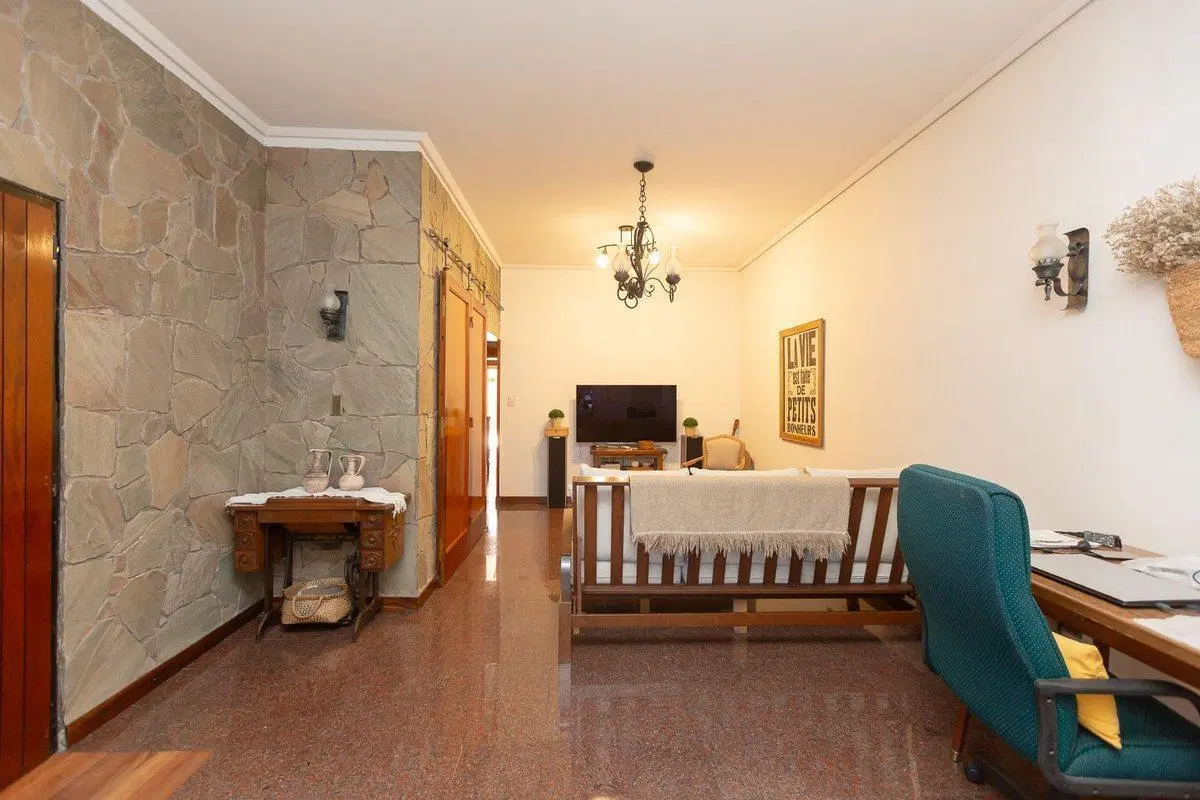 VENTA CASA EN CASEROS 5 AMB - PERMUTA 8