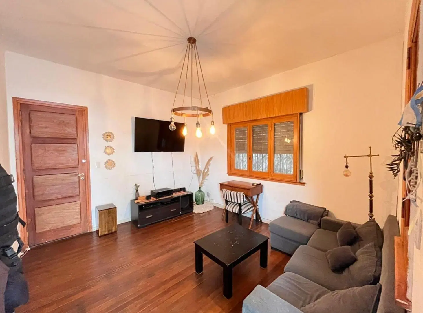 CHALET 5 AMBIENTES CON PARQUE Y COCHERA AUTOMATIZ. 4