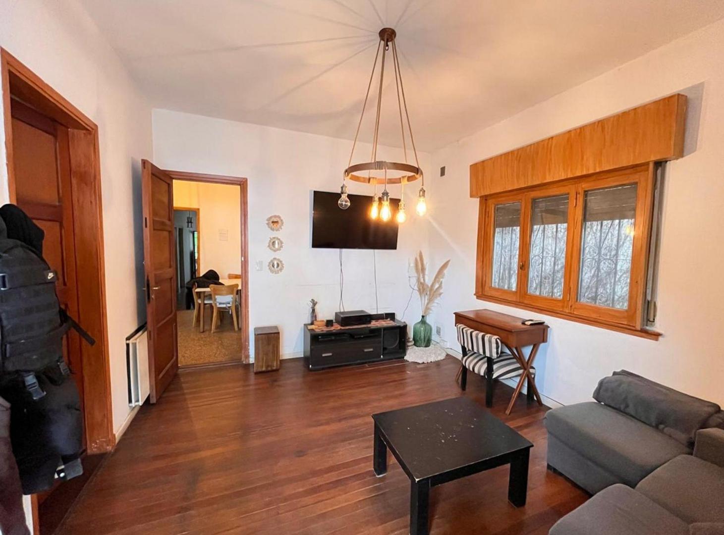 Foto de ALQUILER DE CASA 4 AMB C/PARQUE Y COCH. HURLINGHAM, imagen 3