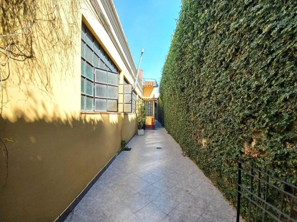 VENTA CASA 5 AMBIENTES-CASTELAR-JARDIN-COCHERA 8