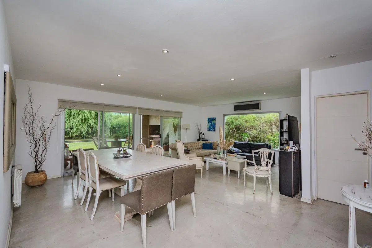 VENTA CASA 5 AMBIENTES CON PARQUE CANNING 5