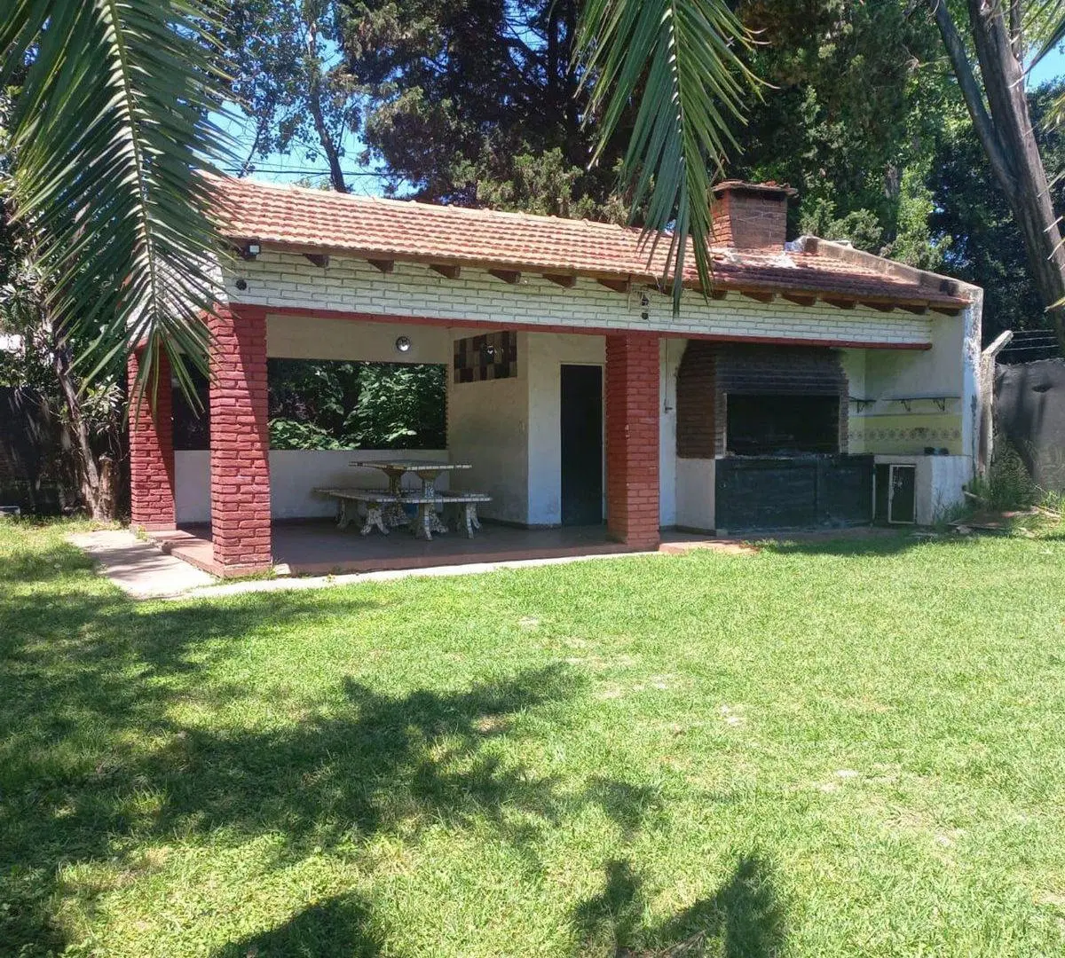 VENTA CASA CON PILETA TORTUGUITAS 950 MTR- PERMUTA 5