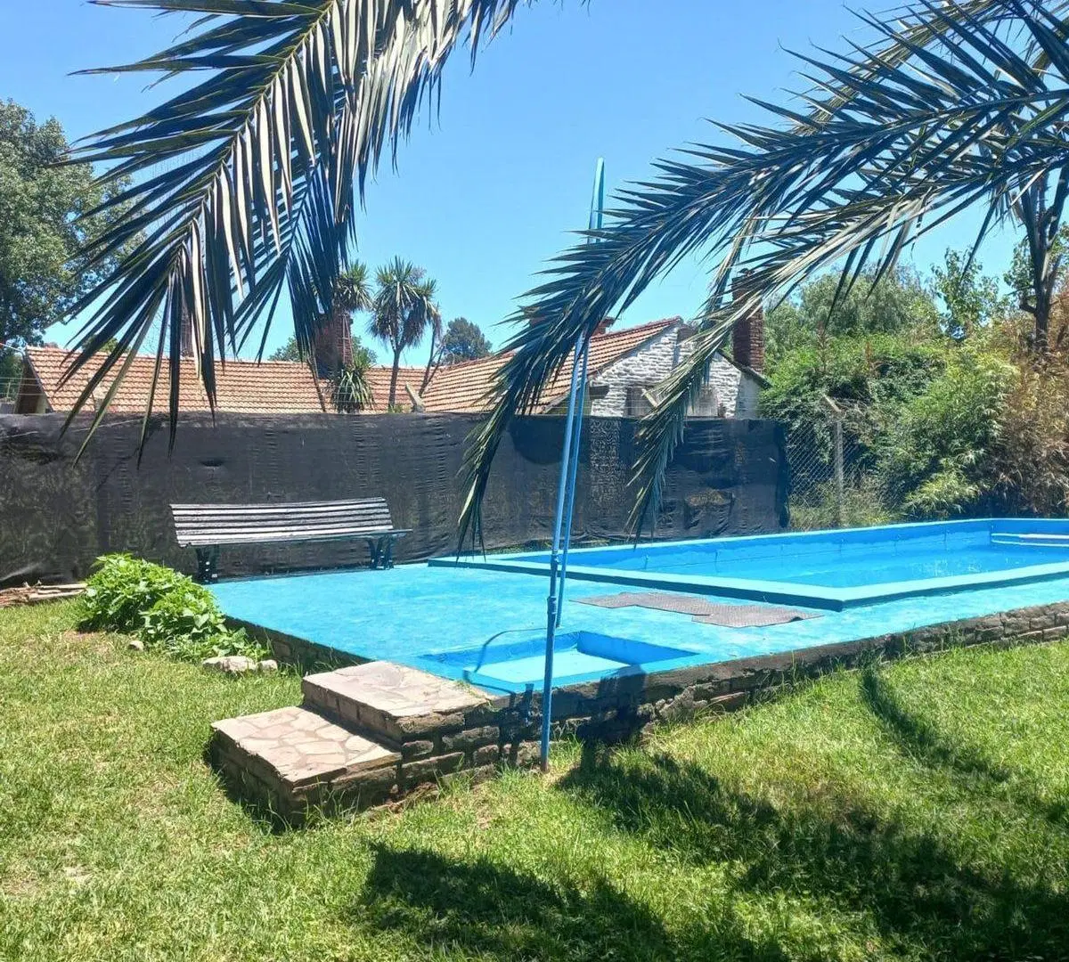 VENTA CASA CON PILETA TORTUGUITAS 950 MTR- PERMUTA 8