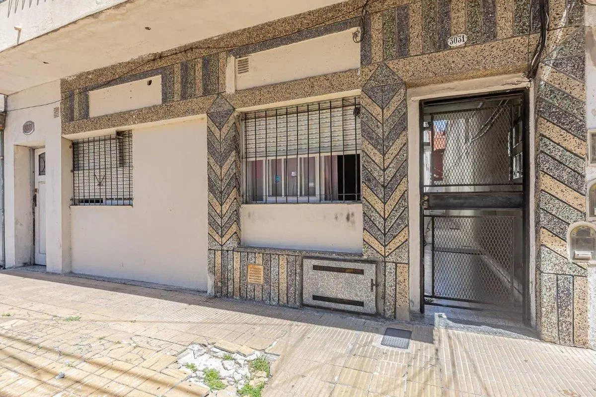 VENTA PH 2 AMB C/PATIO EN PLANTA BAJA - CASEROS 8
