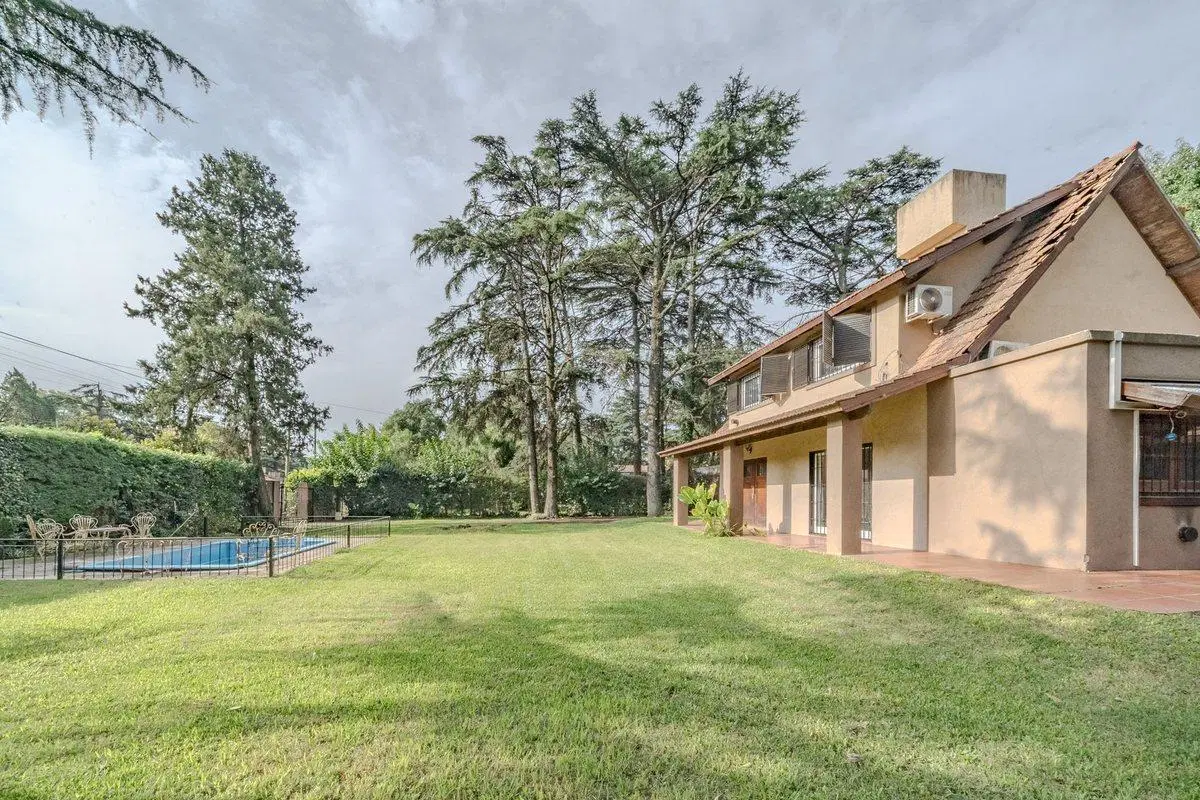 VENTA CHALET 5 AMBIENTES CON PILETA Y QUINCHO 5