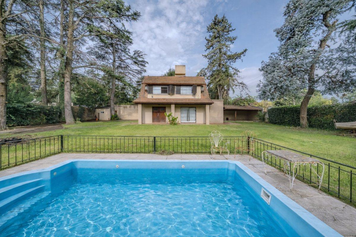 Foto de VENTA CHALET 5 AMBIENTES CON PILETA Y QUINCHO, imagen 1