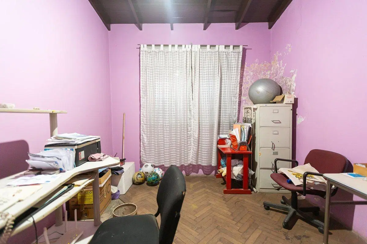 VENTA CASA A REFFACIONAR EN CASTELAR - PERMUTA 2