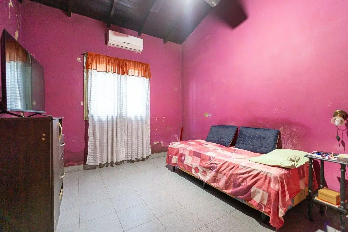 VENTA CASA A REFFACIONAR EN CASTELAR - PERMUTA 3