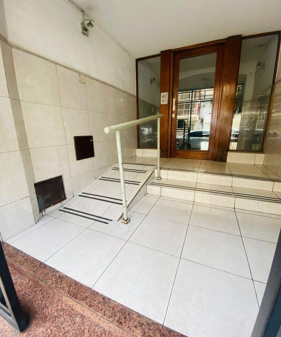 Foto de VENTA DEPTO 4 AMBIENTES CON BALCON EN FLORES, imagen 1