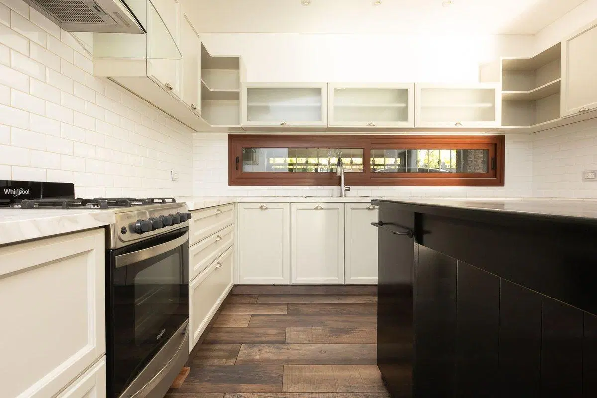 VENTA CASA EN HURLINGHAM 6 AMB - PERMUTA FINANCIA 5