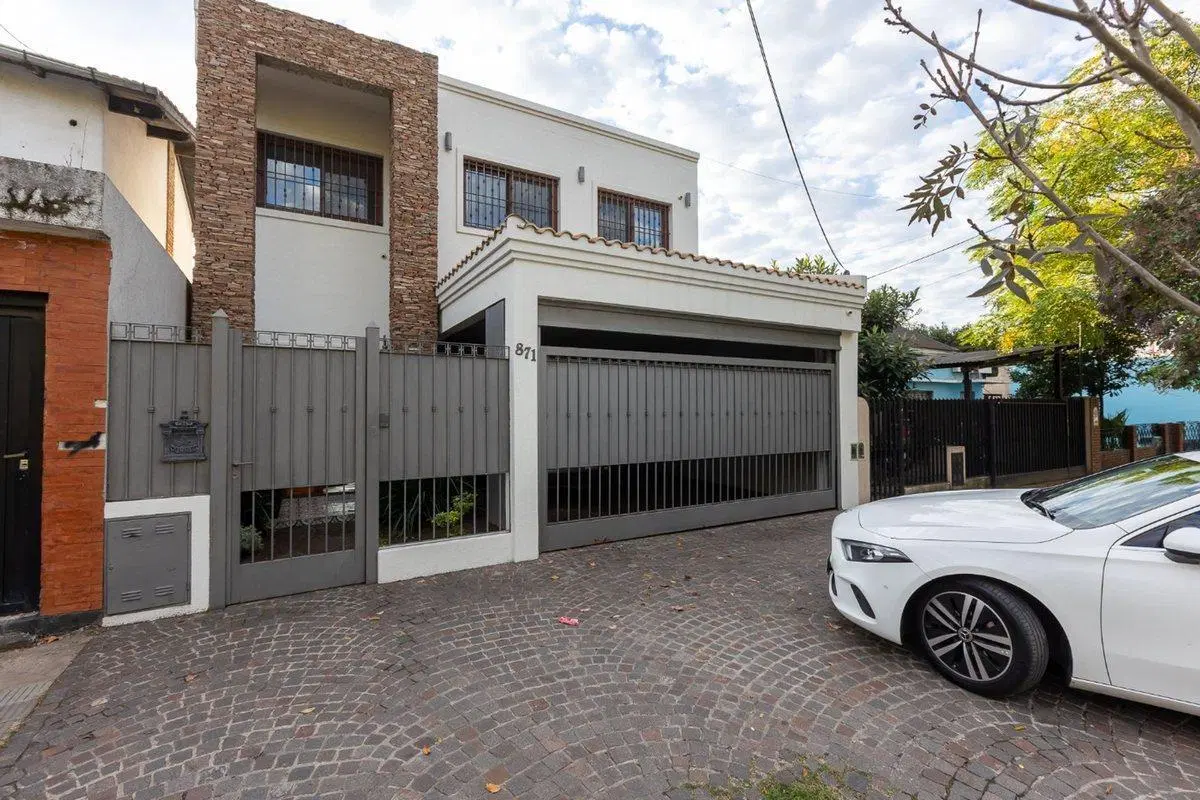 VENTA CASA EN HURLINGHAM 6 AMB - PERMUTA FINANCIA 4