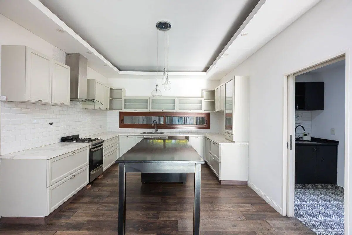 VENTA CASA EN HURLINGHAM 6 AMB - PERMUTA FINANCIA 1