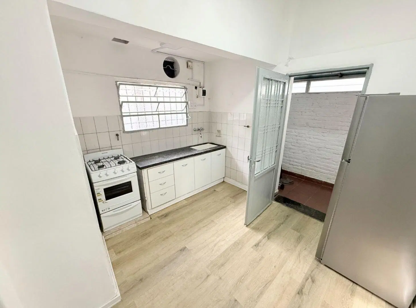 Venta ph 2 ambientes refaccionado terraza Caseros 1