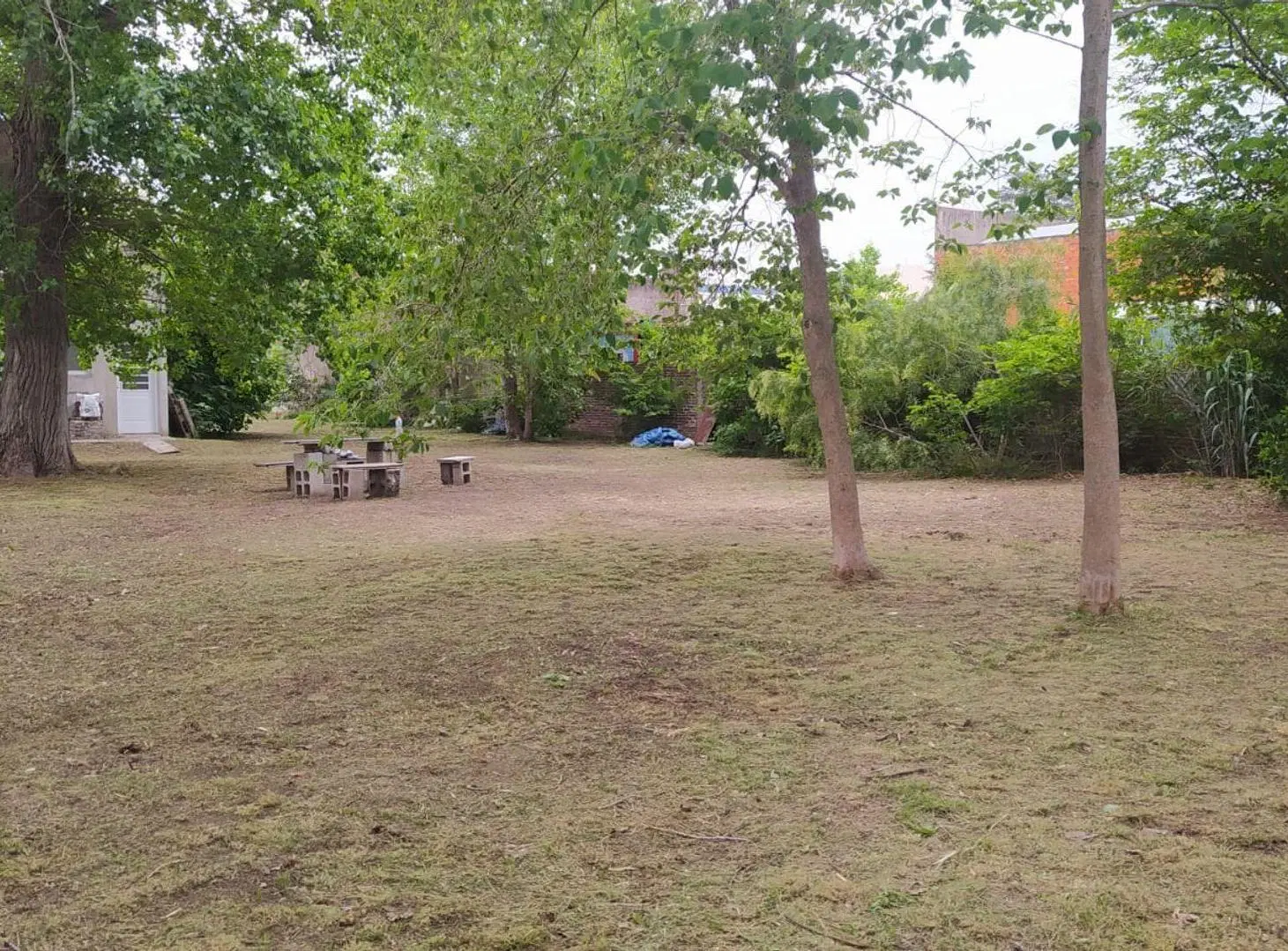 VENTA TERRENO 20 POR 50 CASTELAR. PERMUTA/FINANCIA 8