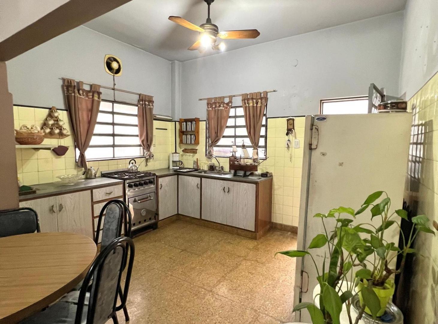 Foto de VENTA PH 3 AMB CON PATIO Y TERRAZA CASEROS-PERMUTA, imagen 4