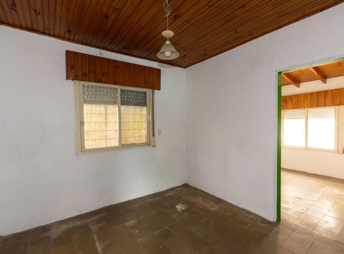 Foto de VENTA Lote + Casa a refacc + Cochera doble V.Tesei, imagen 3