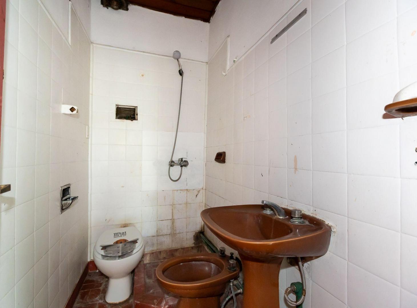 Foto de VENTA Lote + Casa a refacc + Cochera doble V.Tesei, imagen 2