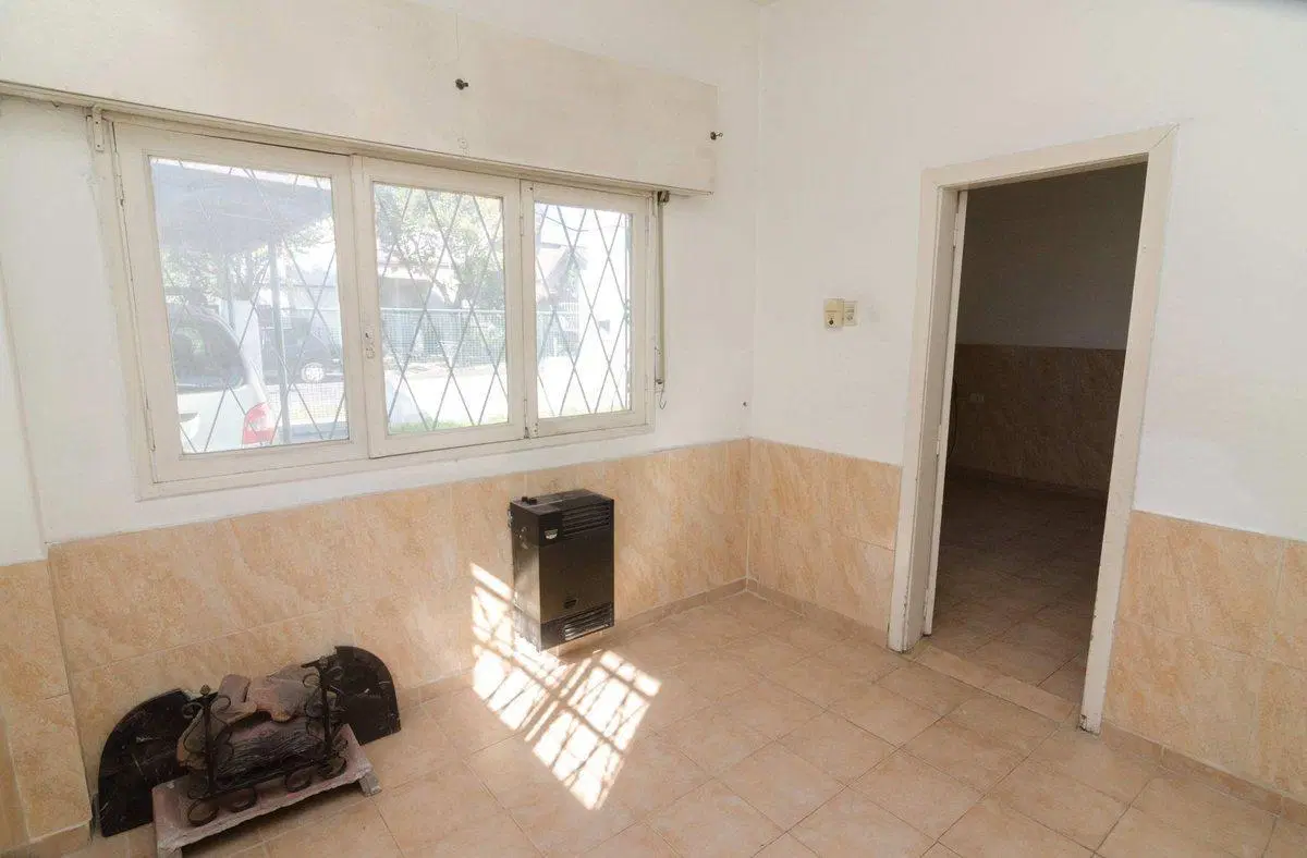 VENTA CASA 3 AMB. CASEROS LOTE PROPIO 2