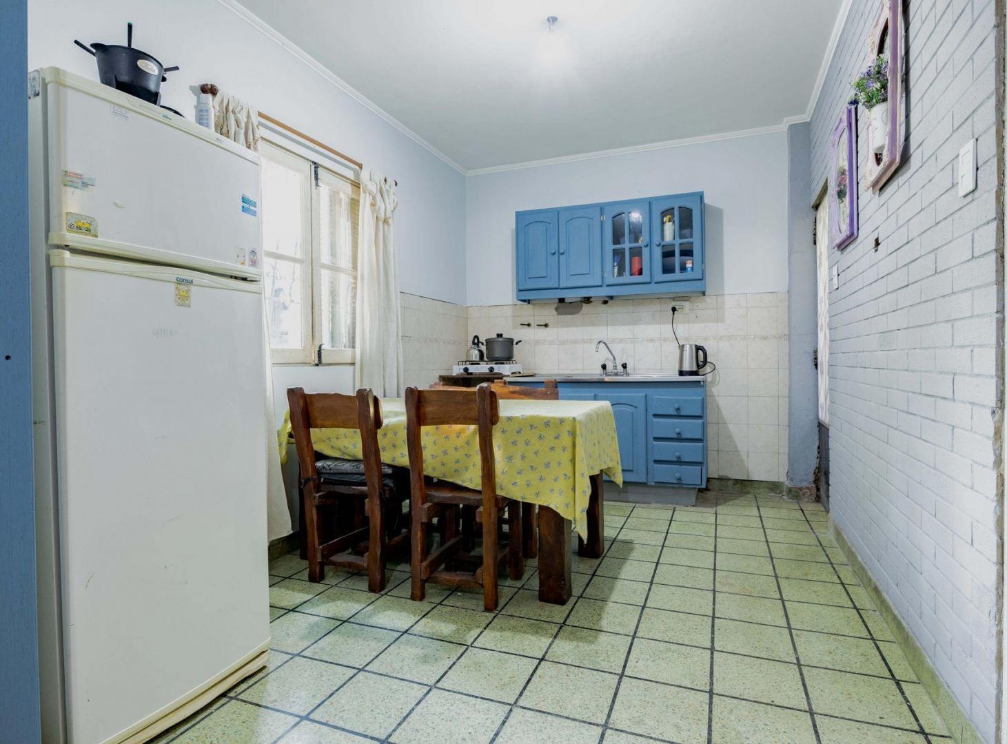 Foto de VENTA CASA 3 AMBIENTES COCHERA Y PARQUE EN CASEROS, imagen 1