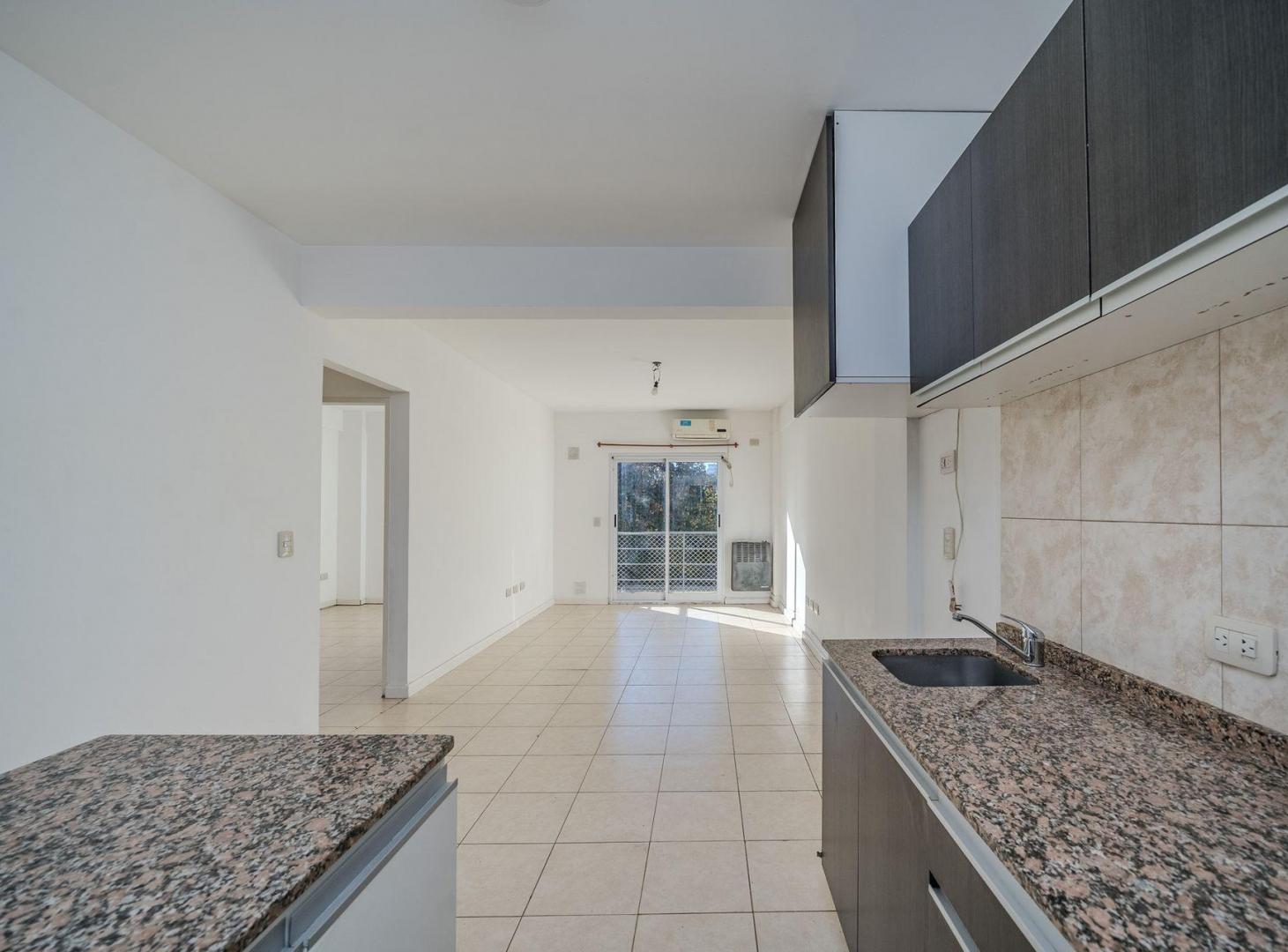 Foto de VENTA DEPTO 2 AMB BALCON COCHERA CUBIERTA CASEROS, imagen 1