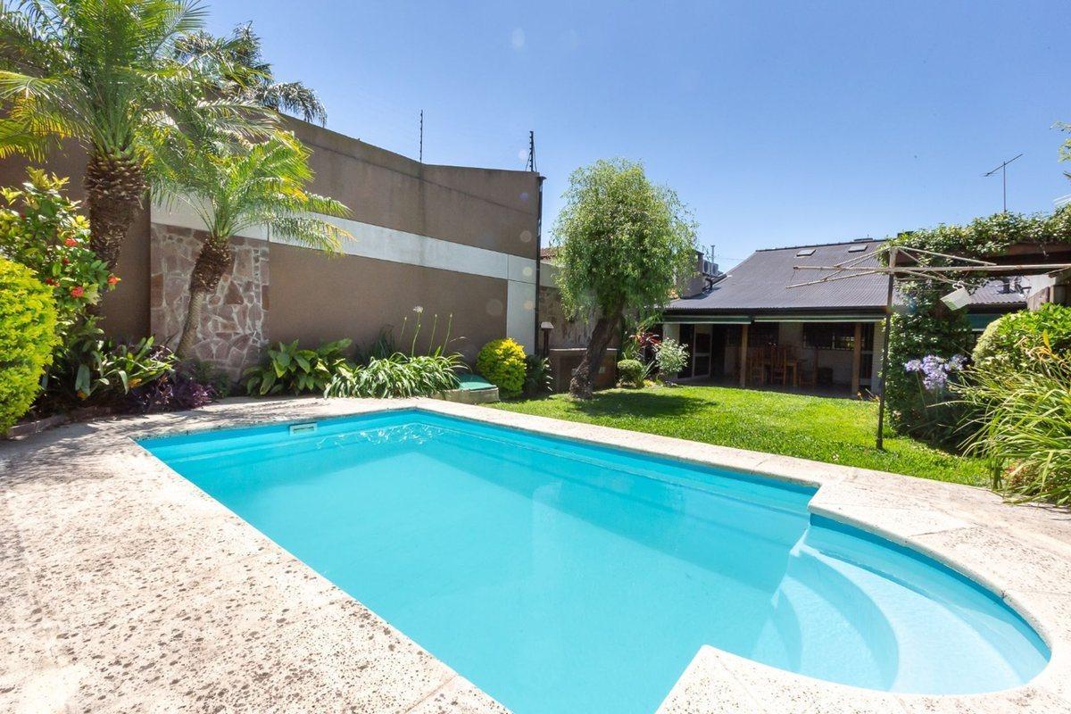 Foto de VENTA CASA 5 AMB C/PARQUE/PILETA/COCHERA-PERMUTA, imagen 1