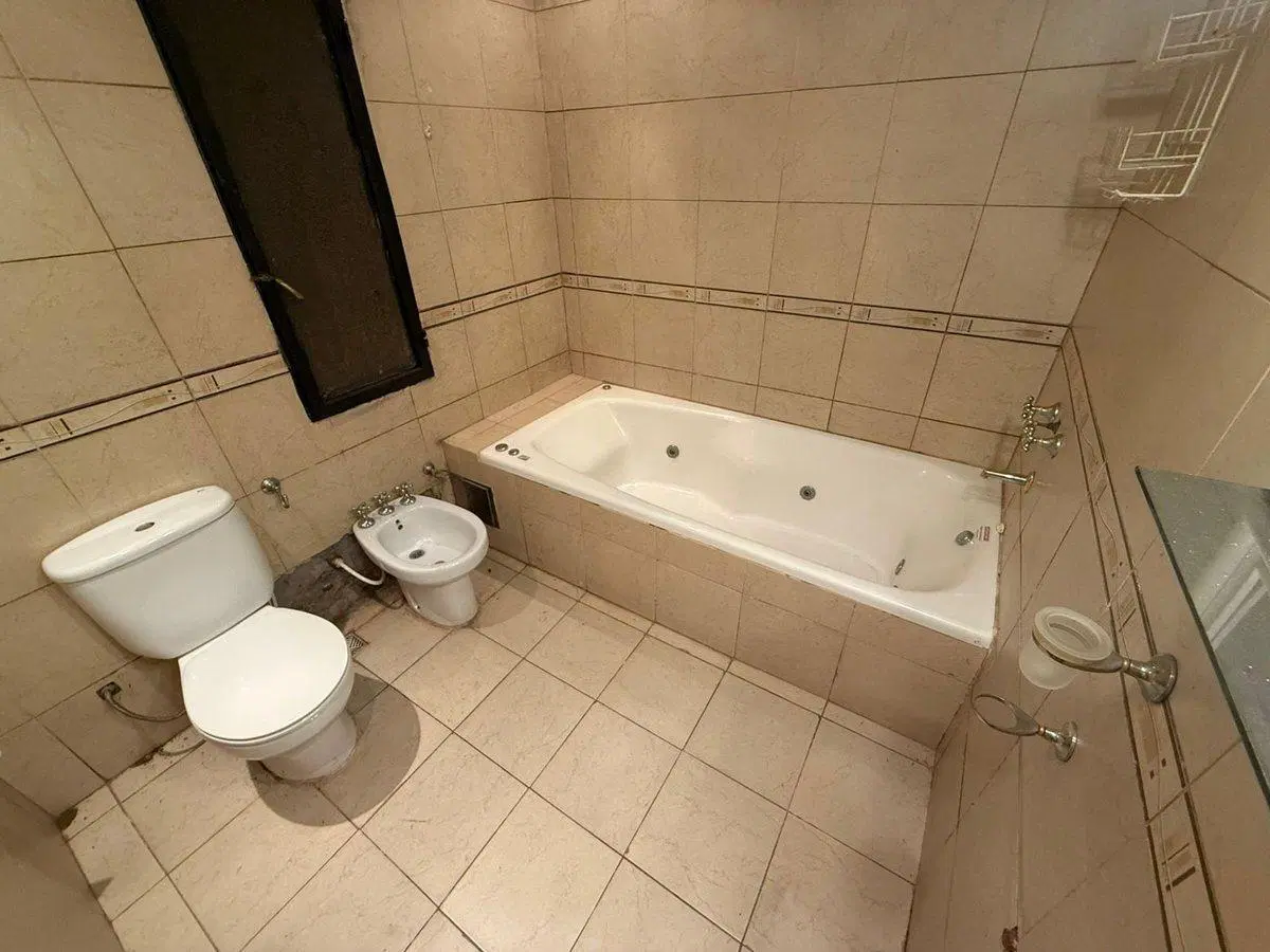 Casa 5 ambientes en lote de 1.556 m² PERMUTA 5