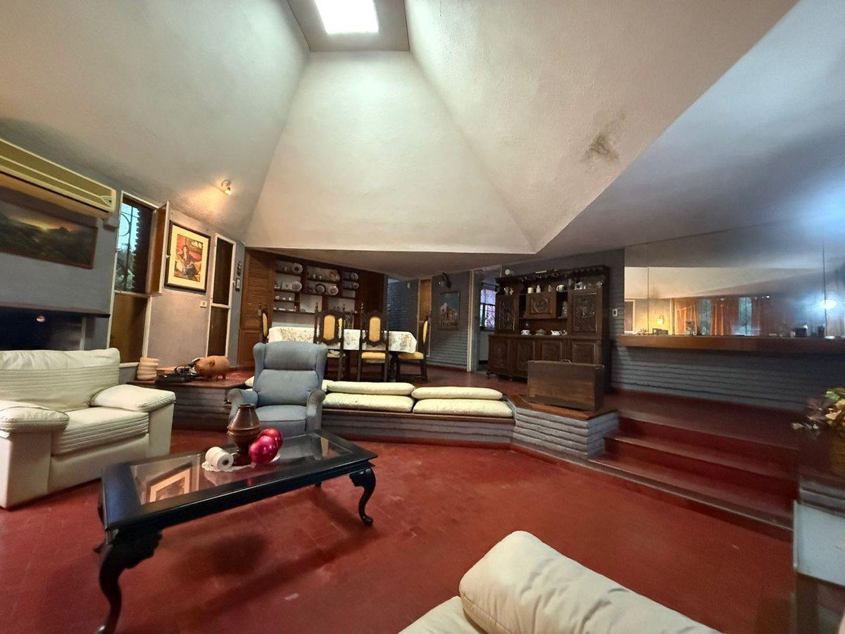 Foto de Casa 5 ambientes en lote de 1.556 m² PERMUTA, imagen 3