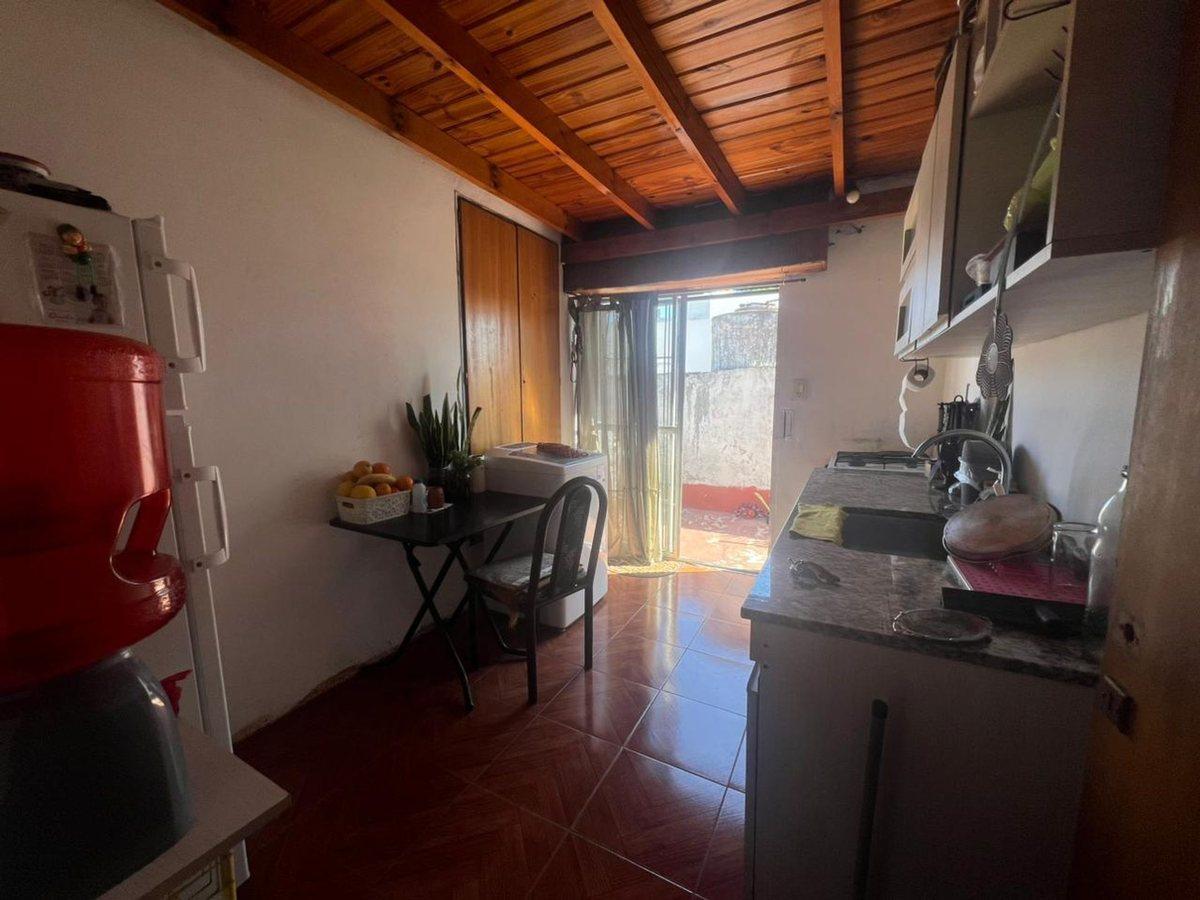 Foto de VENTA CASA 5 AMB. COCHERA PATIO PERMUTA MORON, imagen 3