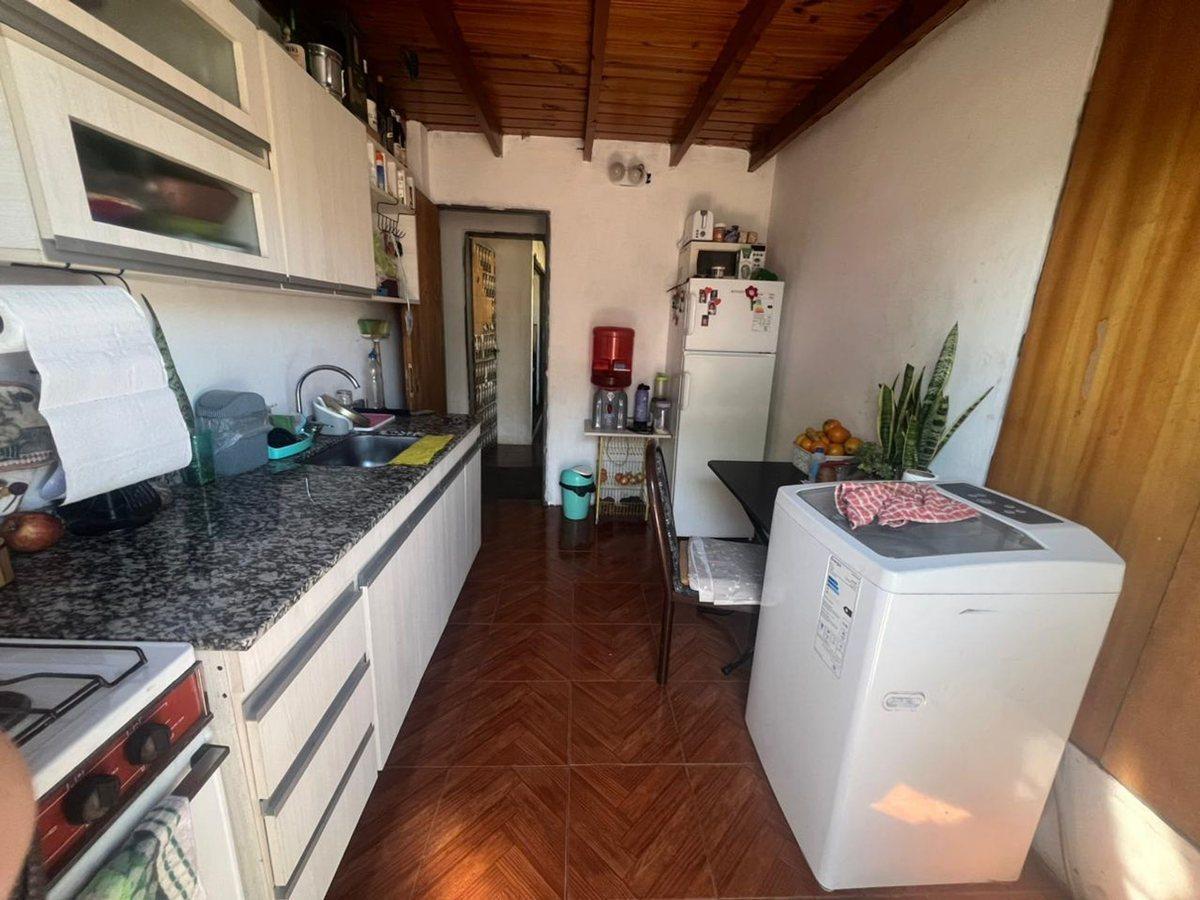 Foto de VENTA CASA 5 AMB. COCHERA PATIO PERMUTA MORON, imagen 1