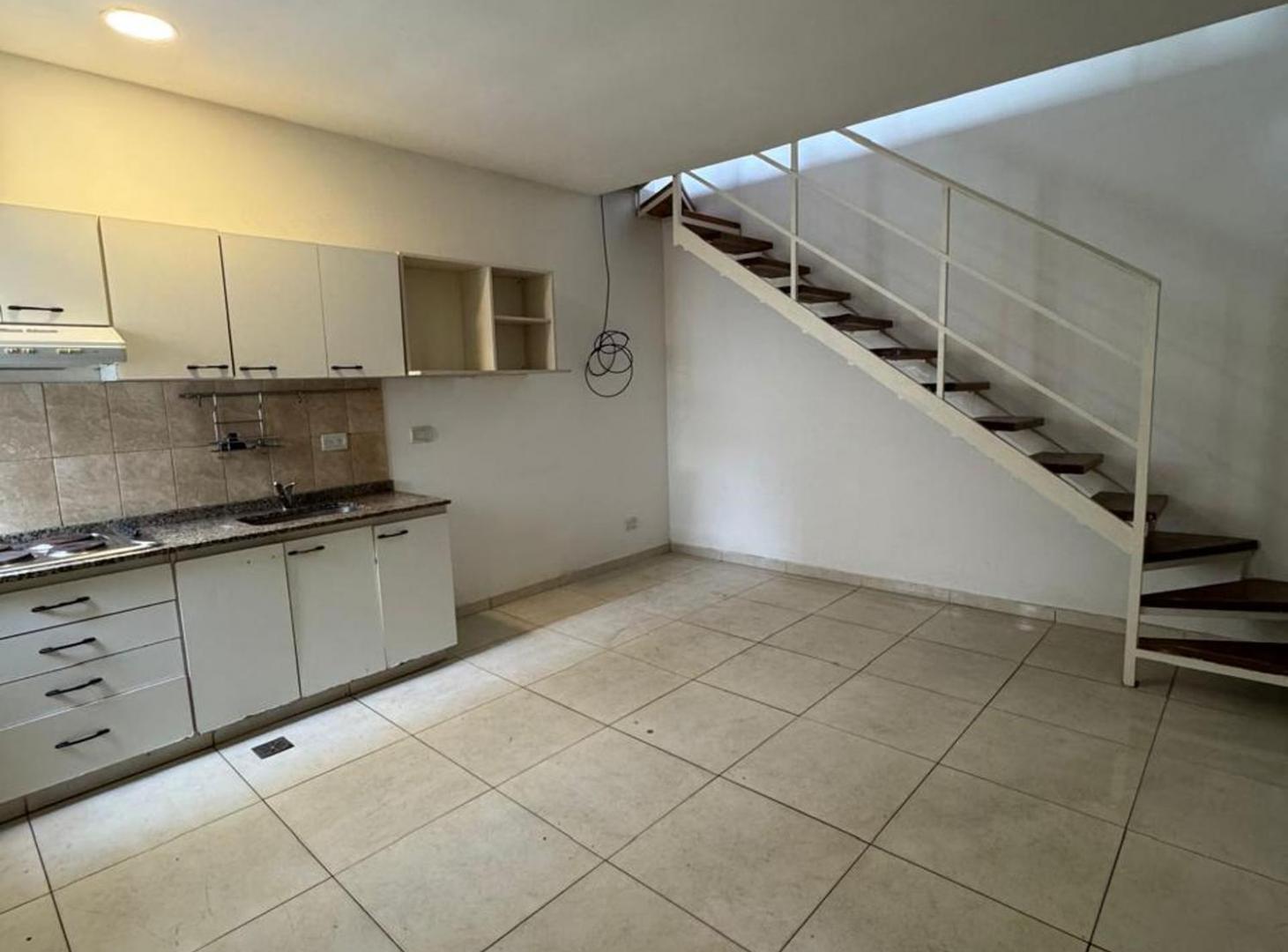 Foto de VENTA PH 2 AMBIENTES CON PATIO EN BANFIELD PERMUTA, imagen 1