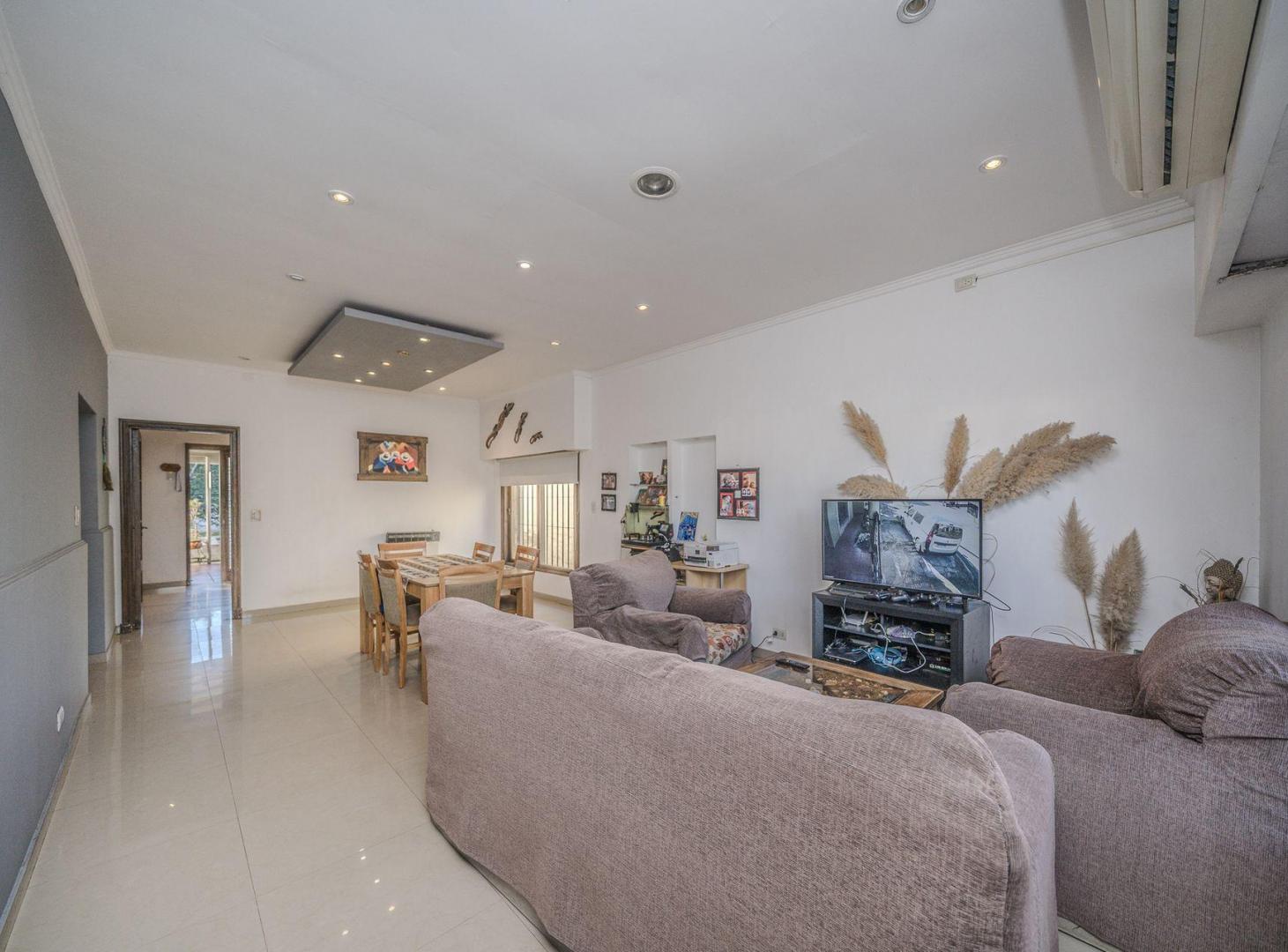 Foto de Venta casa 3 amb reciclada jardin pileta Palomar, imagen 1