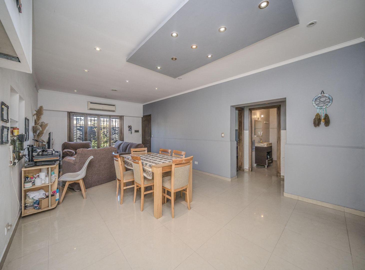 Foto de Venta casa 3 amb reciclada jardin pileta Palomar, imagen 2