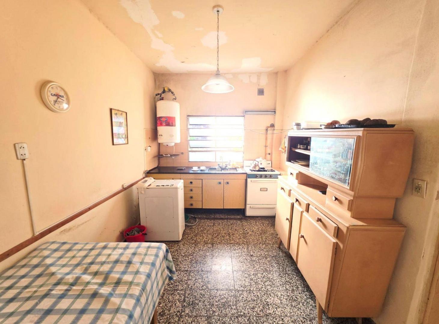 Foto de VENTA CASA 4 AMBIENTES EN TERRENO 300 M2 CASEROS, imagen 4
