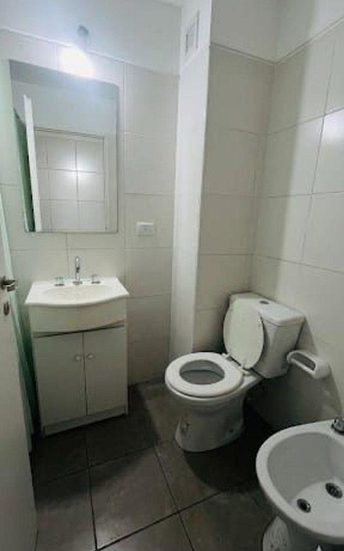 Foto de VENTA DEPTO 3 AMB CON BALCON Y COCHERA - CASTELAR, imagen 4