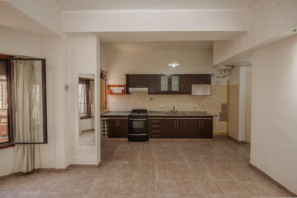 Foto de VENTA PH 3 AMB /FRENTE C/COCHERA Y PATIO Z/CASEROS, imagen 5