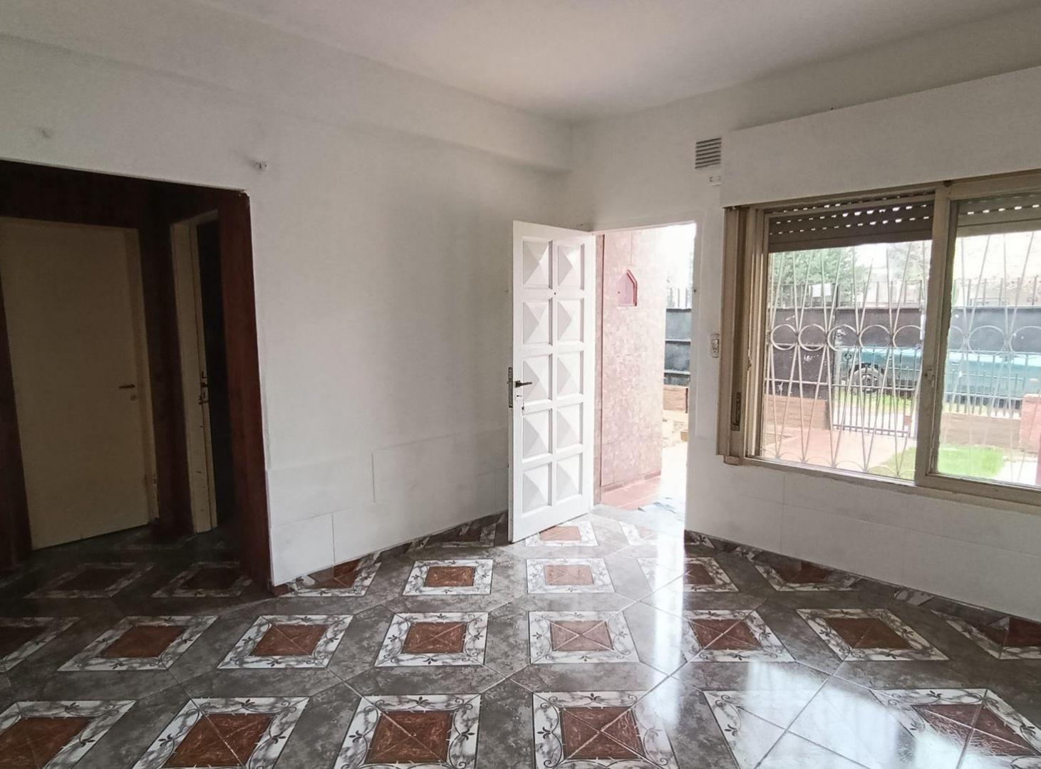 Foto de ALQUILER CASA 5 AMBIENTES DOS PLANTAS MORENO, imagen 3