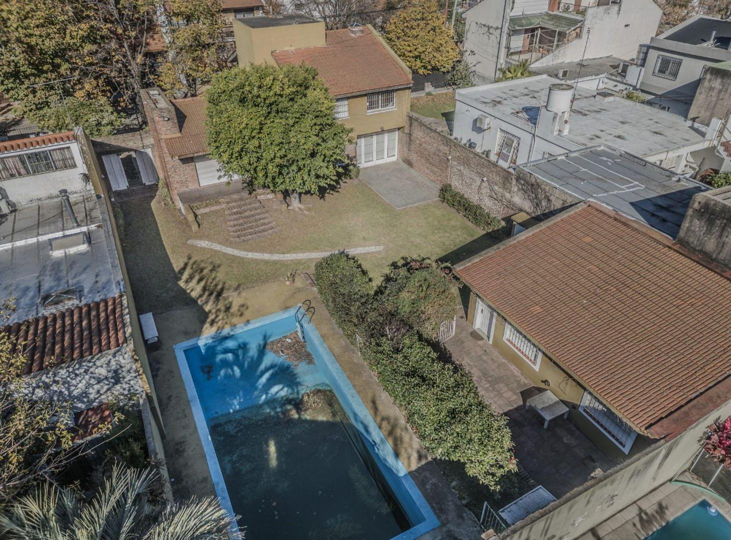 Foto de Casa en venta - Villa Sarmiento - Jardin y pileta, imagen 4