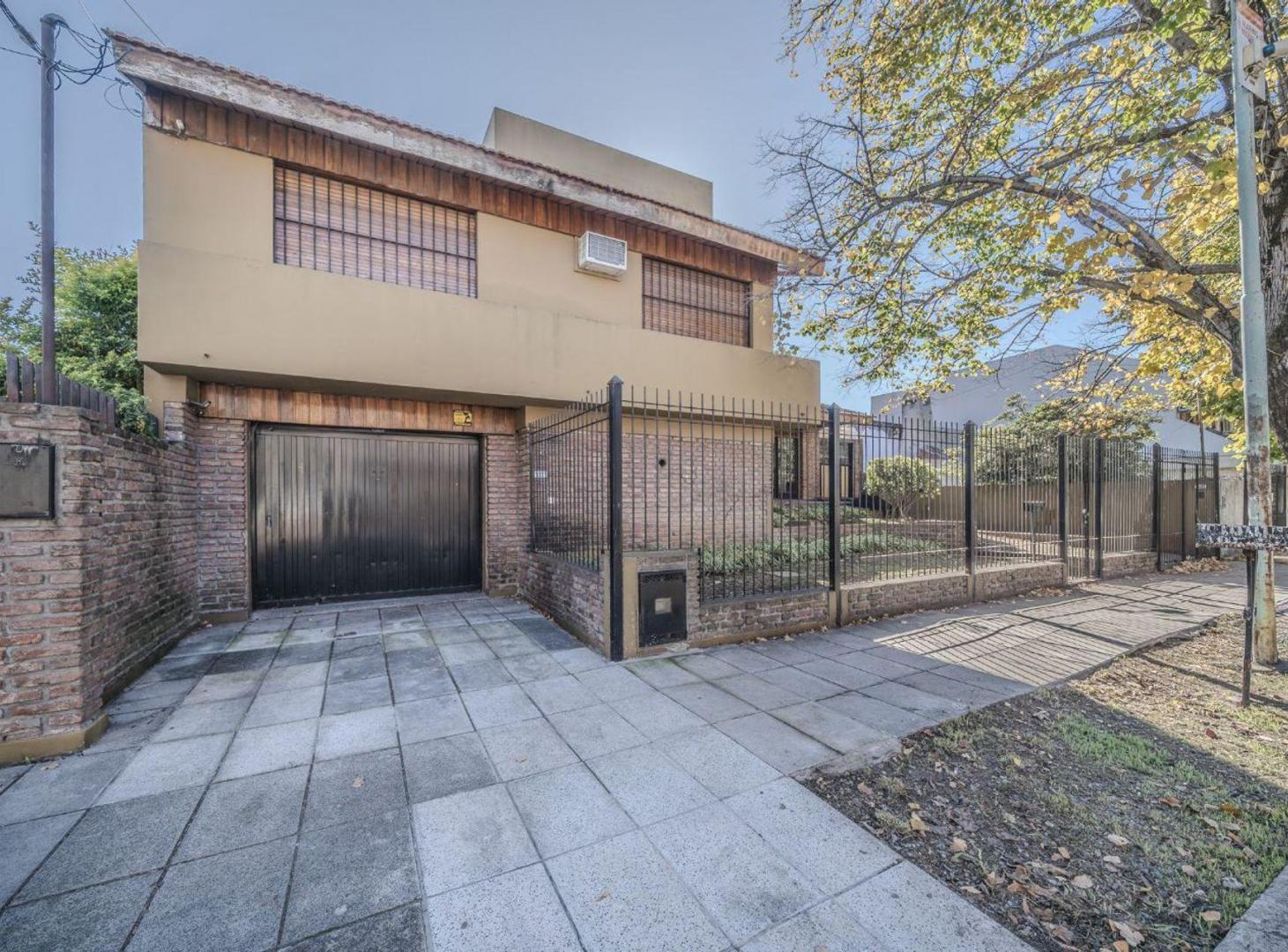 Foto de Casa en venta - Villa Sarmiento - Jardin y pileta, imagen 5