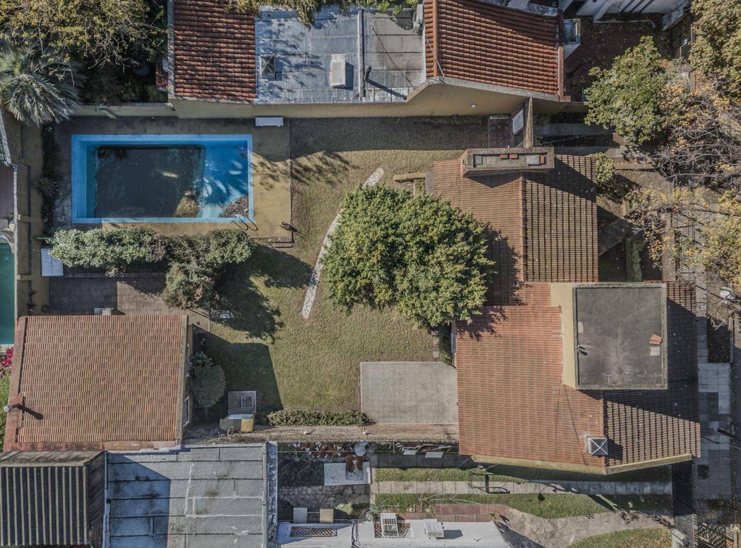 Foto de Casa en venta - Villa Sarmiento - Jardin y pileta, imagen 3