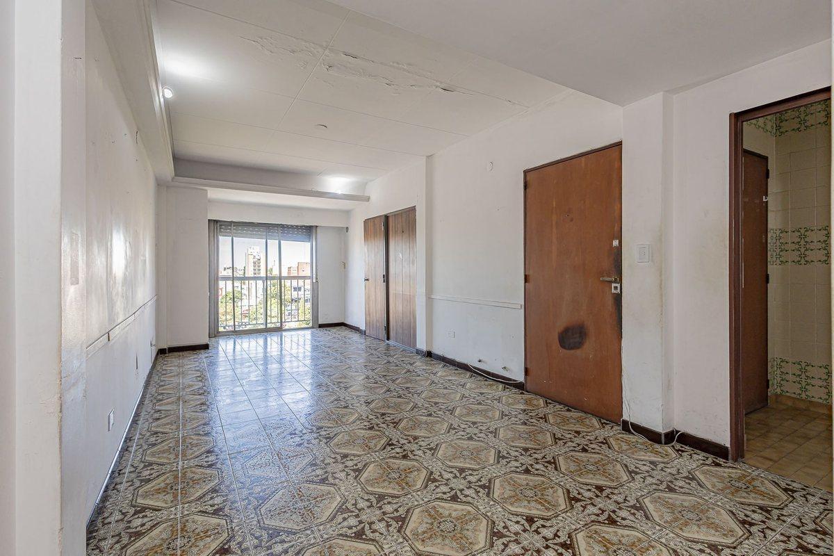 Foto de DEPARTAMENTO 3y1/2 AMB MORON usd 35.000 + cuotas, imagen 1