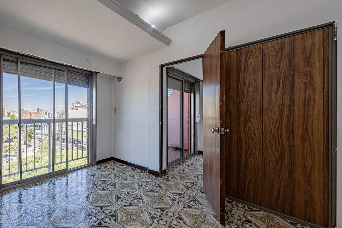 Foto de DEPARTAMENTO 3y1/2 AMB MORON usd 35.000 + cuotas, imagen 2