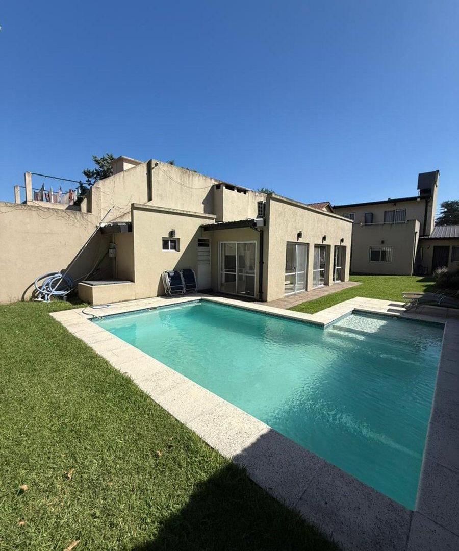 Foto de HERMOSA CASA 4 AMBIENTES C/ PISCINA EN HURLINGHAM, imagen 1