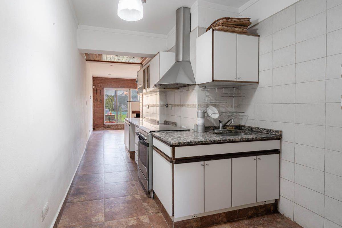Foto de VENTA CASA 5 AMB C/PILETA EN CIUDAD EVITA PERMUTA, imagen 1